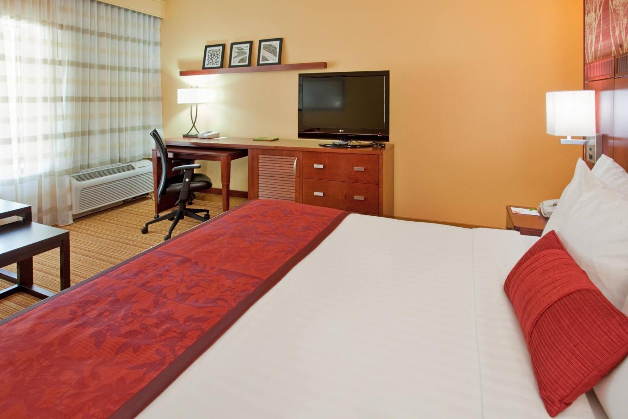 Courtyard Houston The Woodlands Hotel Room photo