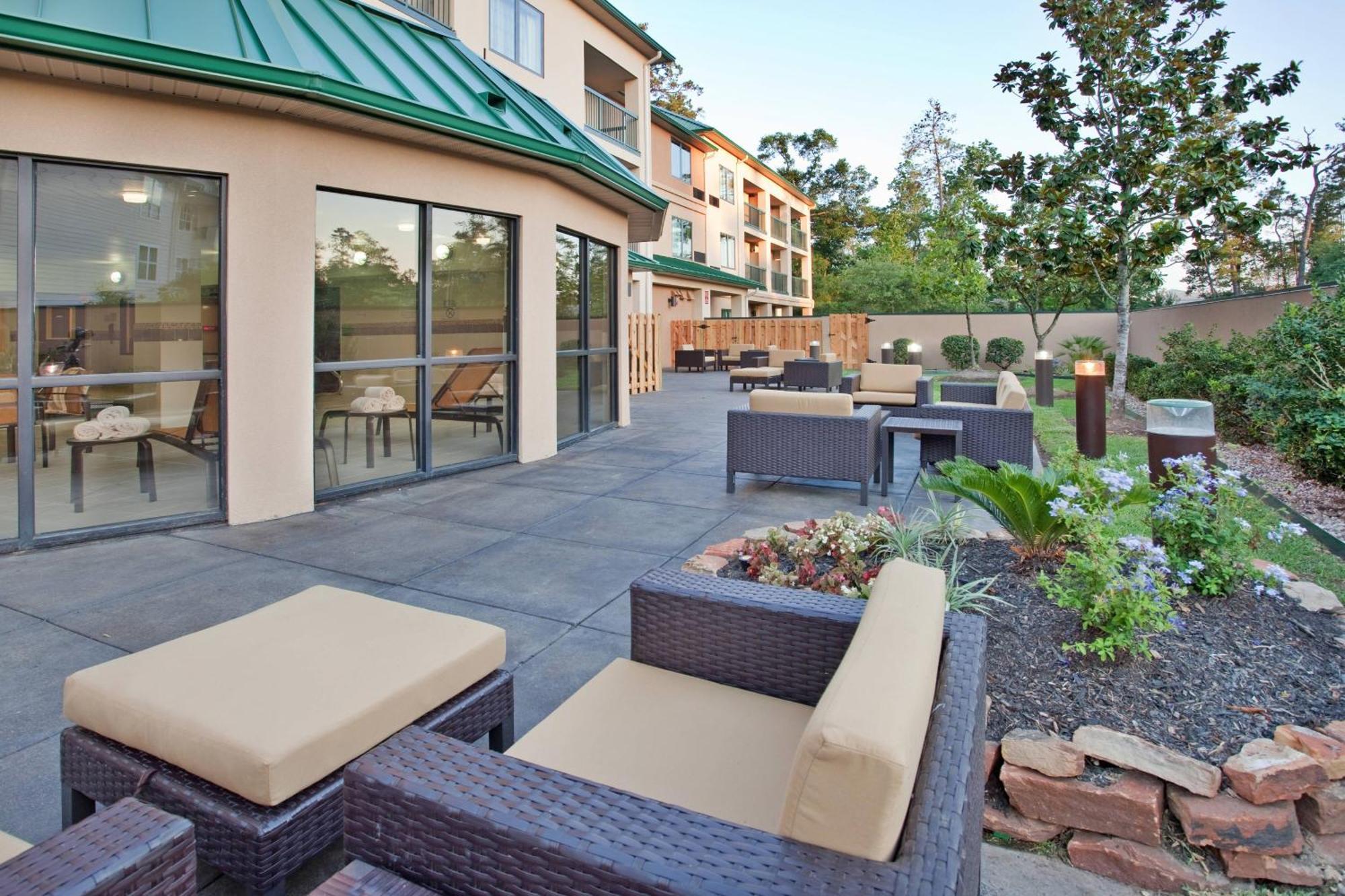 Courtyard Houston The Woodlands Hotel Exterior photo